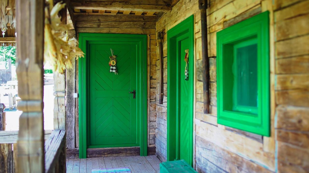 Iz De Maramures Rural Hotel (Adults Only) Surdesti  Bagian luar foto