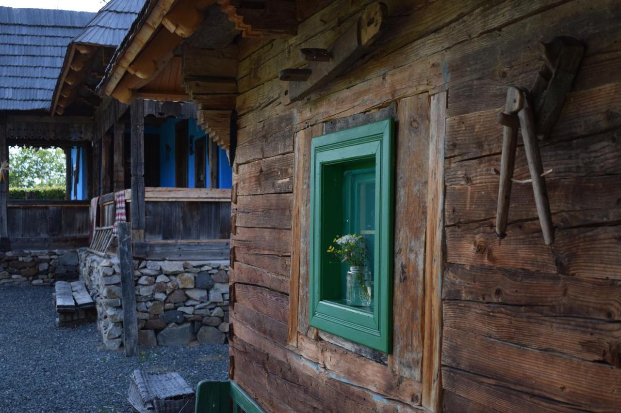 Iz De Maramures Rural Hotel (Adults Only) Surdesti  Bagian luar foto