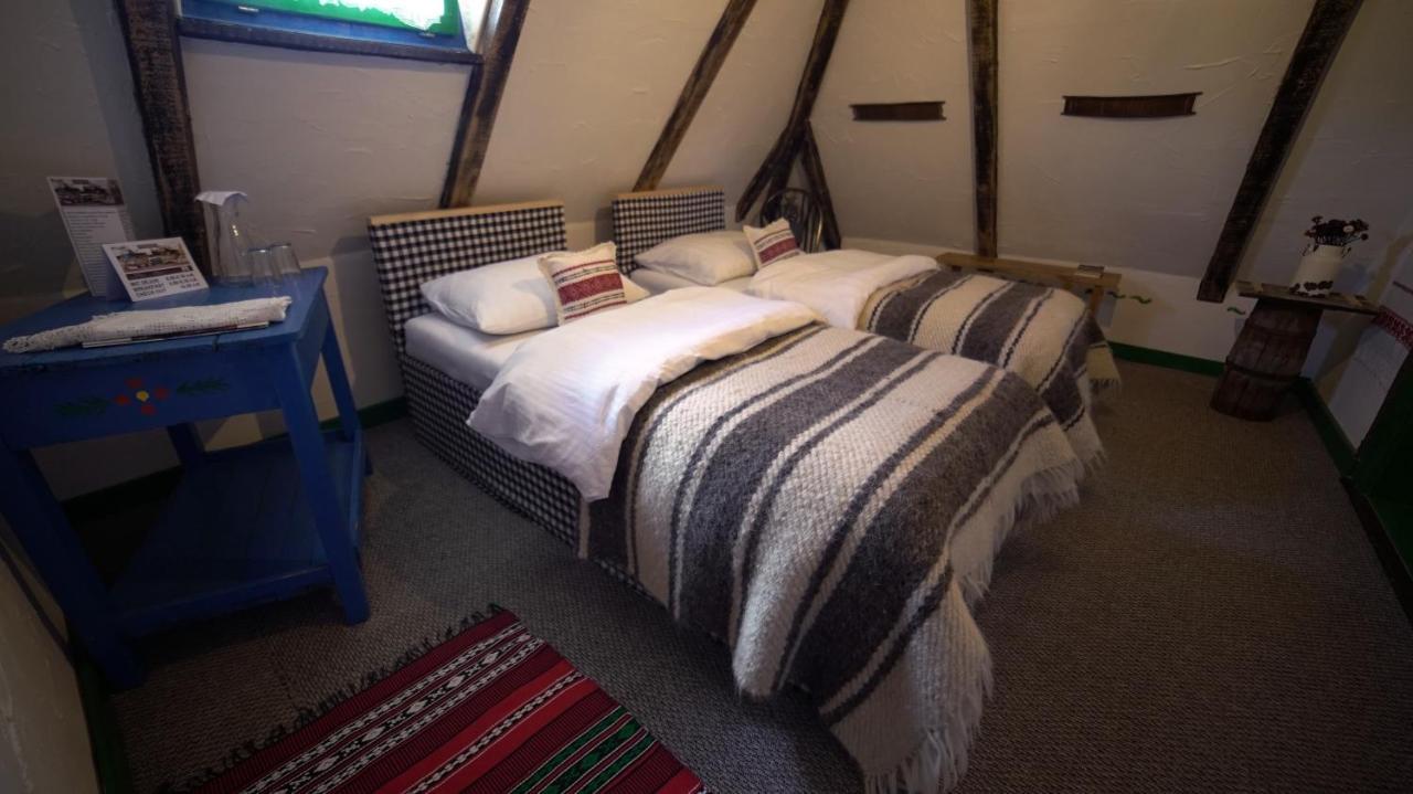 Iz De Maramures Rural Hotel (Adults Only) Surdesti  Bagian luar foto