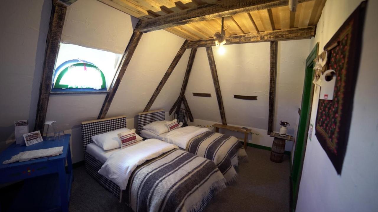 Iz De Maramures Rural Hotel (Adults Only) Surdesti  Bagian luar foto