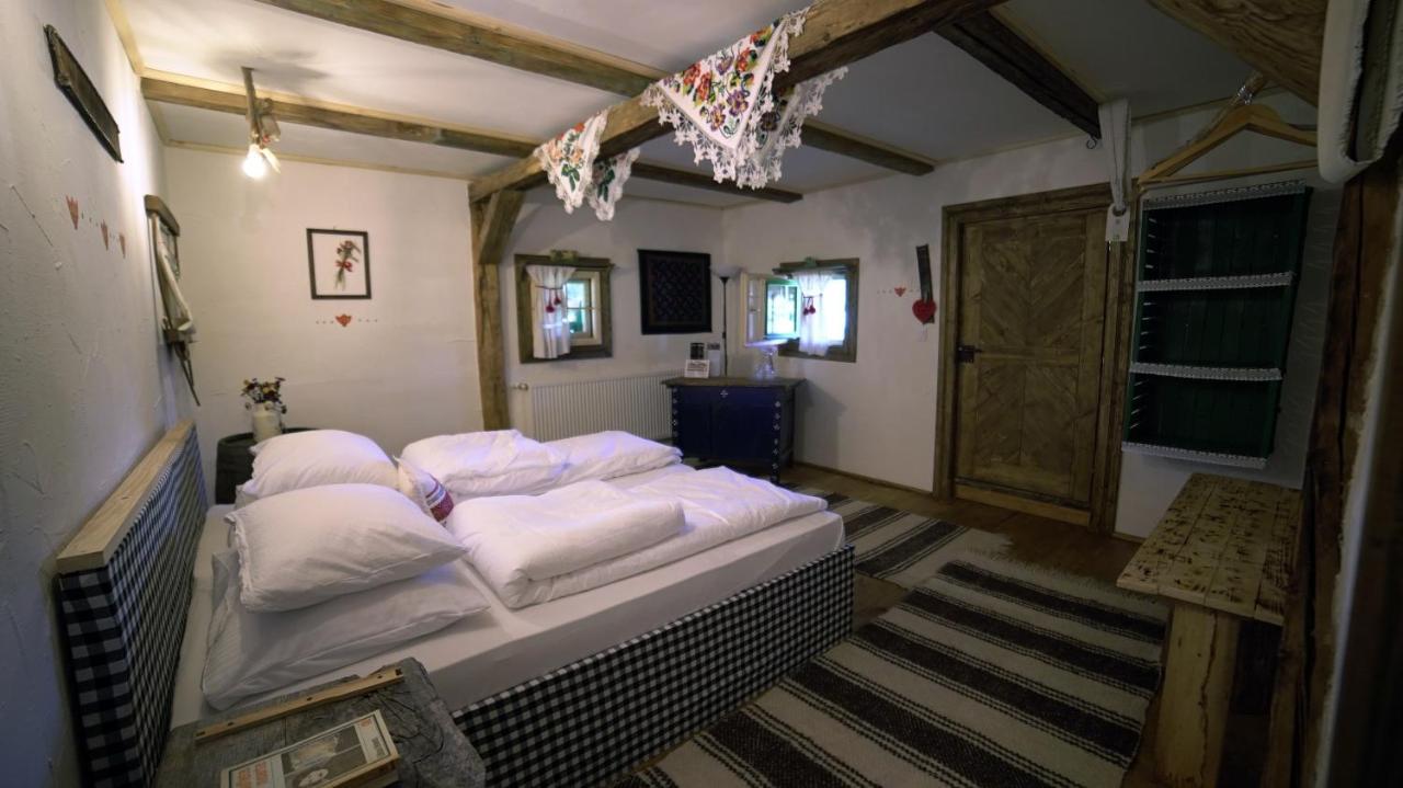 Iz De Maramures Rural Hotel (Adults Only) Surdesti  Bagian luar foto