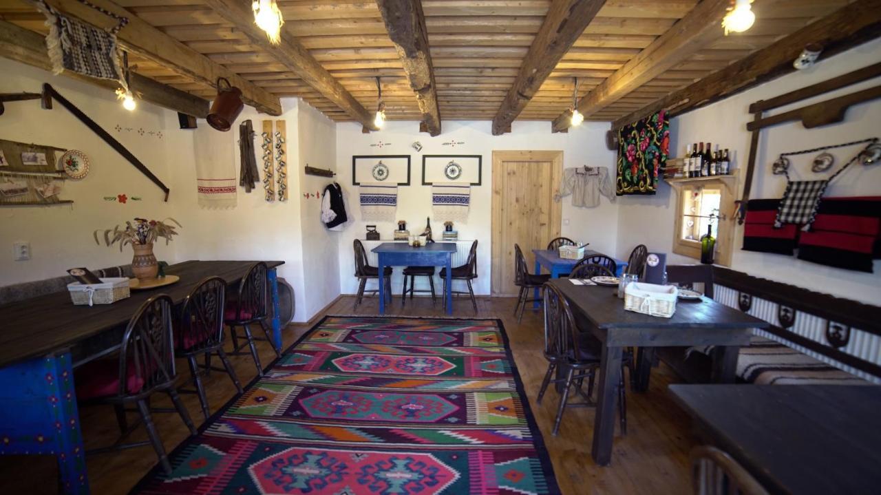 Iz De Maramures Rural Hotel (Adults Only) Surdesti  Bagian luar foto