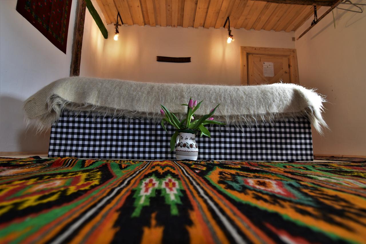 Iz De Maramures Rural Hotel (Adults Only) Surdesti  Bagian luar foto