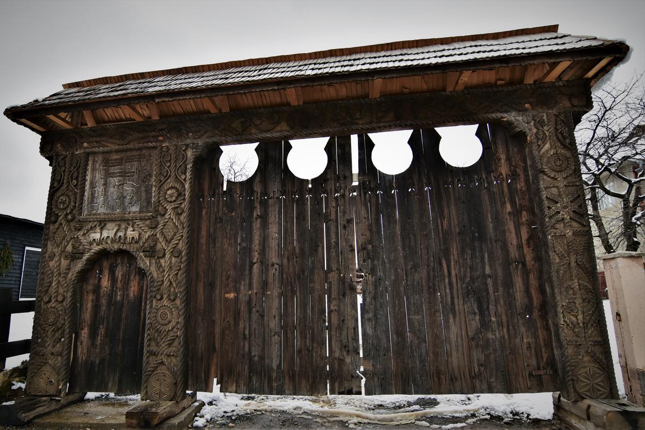 Iz De Maramures Rural Hotel (Adults Only) Surdesti  Bagian luar foto